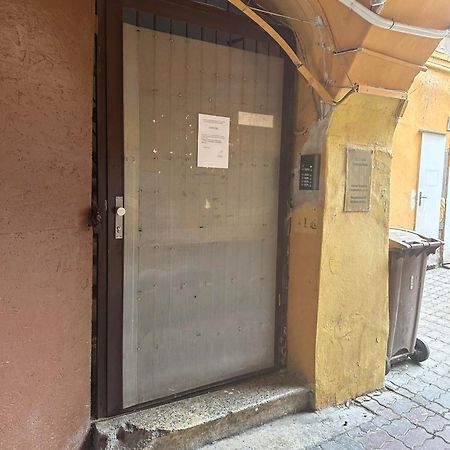 C Private Room In City Center In Bratislava Eksteriør bilde